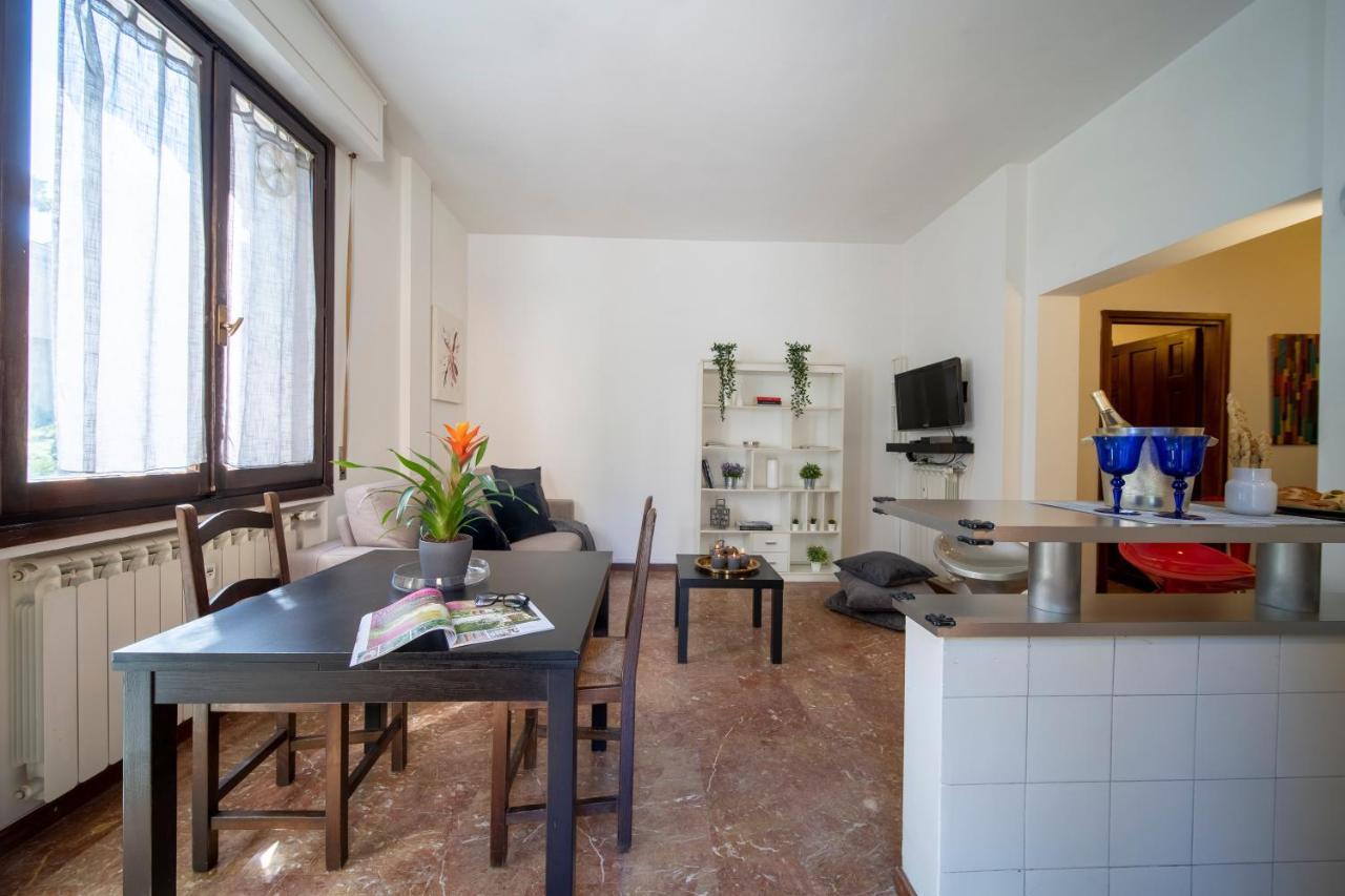 Cozy Roman Apartment With Parking ฟลอเรนซ์ ภายนอก รูปภาพ